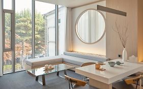 Uh Suite The Seoul